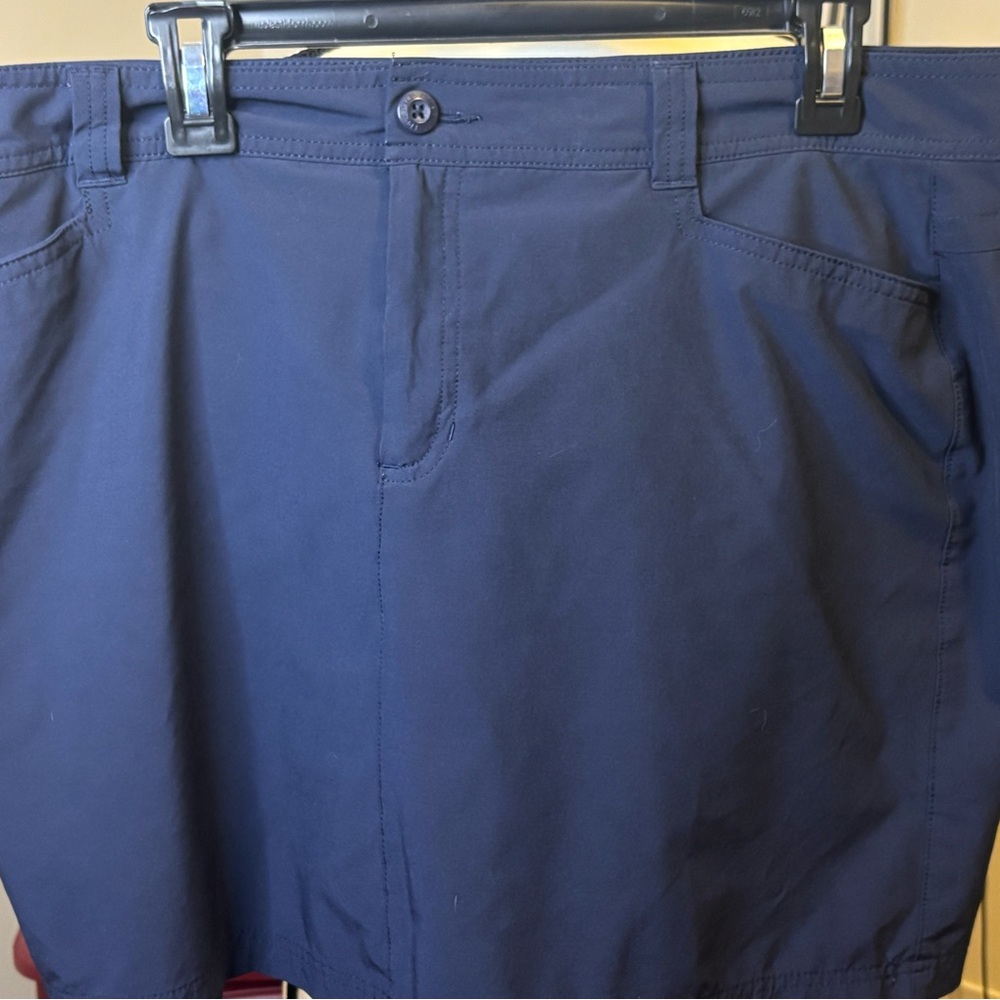 Eddie Bauer women’s Dark Blue Flat Front Shorts